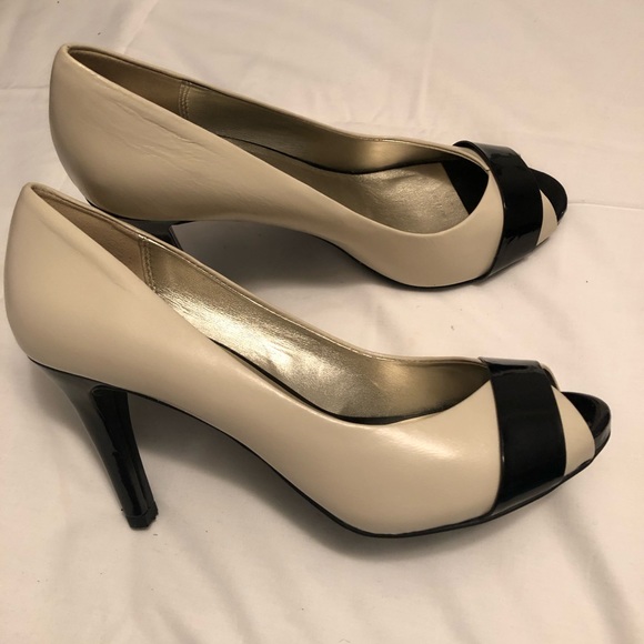Anne Klein open toe Shoes - Picture 1 of 3